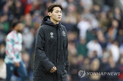 김지수가 28일(한국시간) 영국 브라이턴에 있는 아메리칸 익스프레스 스타디움에서 열린 브라이턴 앤 호브 알비온과의 2024-2025시즌 프리미어리그 18라운드 원정 경기에 교체 출전하며 데뷔전을 치렀다.&nbsp;연합뉴스