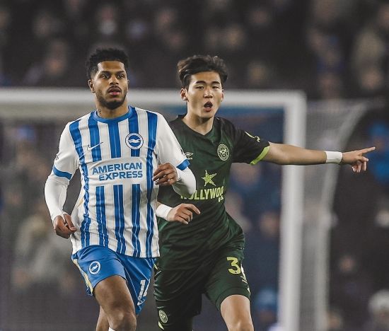 김지수가 28일(한국시간) 영국 브라이턴에 있는 아메리칸 익스프레스 스타디움에서 열린 브라이턴 앤 호브 알비온과의 2024-2025시즌 프리미어리그 18라운드 원정 경기에 교체 출전하며 데뷔전을 치렀다.&nbsp;브렌트포드