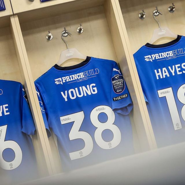 3일 진행된 FA컵 3라운드 대진 추첨 결과, 에버턴은 리그원(3부) 피터보로 유나이티드와 맞대결이 성사됐다.&nbsp;에버턴은 오는 1월 영국 리버풀에 있는 구디슨 파크에서 피터보로와 맞대결을 갖게 된다.&nbsp; 영은 대진이 성사되자, 자신의 SNS에 꿈이 이뤄질 수도 있다며 해시태그로 '소름 돋는 순간', '영vs영'이라며 아들과의 맞대결을 기대했다.&nbsp;피터보로