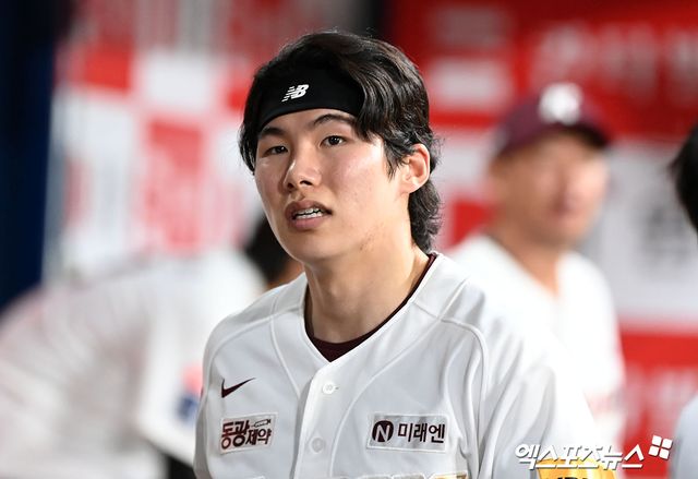 키움 히어로즈 내야수 김혜성이 정규시즌 경기에서 주자를 태그하고 있다. 2024시즌 종료 후 미국 메이저리그 도전에 나선 김혜성은 한국시간으로 오는 5일 오전 2시 포스팅 공시 될 예정이다. 엑스포츠뉴스 DB