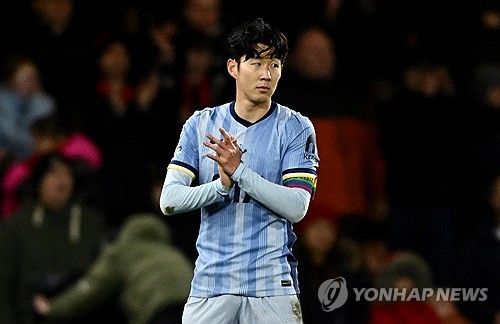 토트넘은 6일(한국시간) 영국 본머스에 있는 바이털리티 스타디움에서 열린 본머스와의 2024-2025시즌 프리미어리그 14라운드 원정 경기에서 0-1로 패했다.&nbsp; 손흥민이 올 시즌 첫 교체로 출전했지만, 토트넘은 본머스에 압도적으로 밀리면서 충격 패를 당했다. 연합뉴스