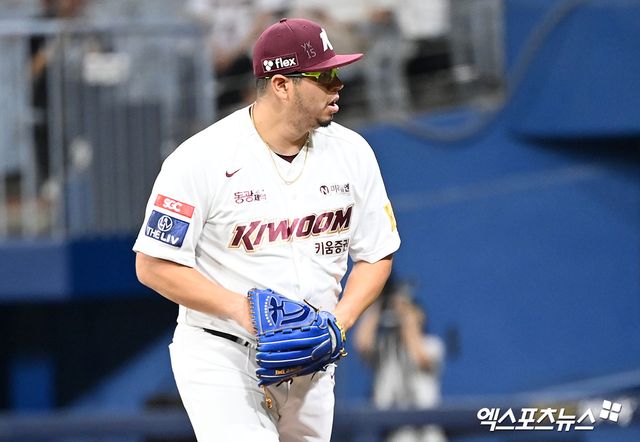 14일 오후 서울 구로구 고척스카이돔에서 열린 '2024 신한 SOL Bank KBO리그' KIA 타이거즈와 키움 히어로즈의 경기, 1회초 키움 선발투수 후라도가 공을 힘차게 던지고 있다. 엑스포츠뉴스 DB