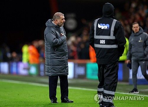 토트넘은 6일(한국시간) 영국 본머스에 있는 바이털리티 스타디움에서 열린 본머스와의 2024-2025시즌 프리미어리그 14라운드 원정 경기에서 0-1로 패했다.&nbsp; 손흥민이 올 시즌 첫 교체로 출전했지만, 토트넘은 본머스에 압도적으로 밀리면서 충격 패를 당했다. 연합뉴스