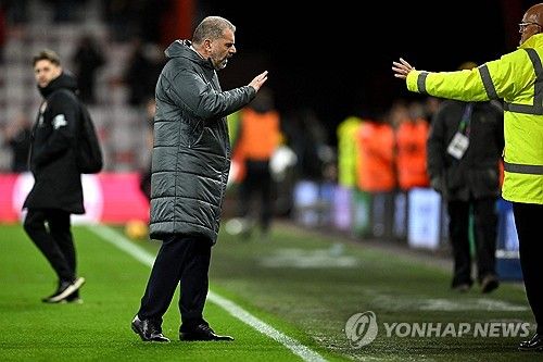 토트넘은 6일(한국시간) 영국 본머스에 있는 바이털리티 스타디움에서 열린 본머스와의 2024-2025시즌 프리미어리그 14라운드 원정 경기에서 0-1로 패했다.&nbsp; 손흥민이 올 시즌 첫 교체로 출전했지만, 토트넘은 본머스에 압도적으로 밀리면서 충격 패를 당했다. 연합뉴스