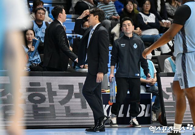 김태술 고양 신임 감독은 6일 고양체육관에서 열린 '2024~2025시즌 KCC 프로농구' 2라운드 KT전에서 팀 패배를 지켜봐야 했다. 부임 이후 5경기를 치렀지만, 아직 데뷔 첫승을 챙기지 못했다. 고양, 김한준 기자