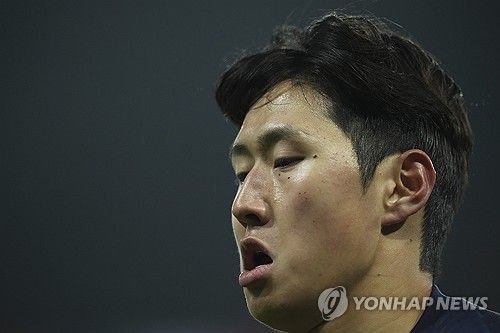 이강인이 한 경기에서 결정적 패스를 4개나 기록하며 파리 생제르맹(PSG)에서 최고의 활약을 펼친 선수로 선정됐다.&nbsp;레퀴프는 '오른쪽 공격수로 나선 이강인은 가장 영감을 받았던 PSG 선수였다. 이강인에게서 위협적인 장면이 가장 자주 만들어졌다. 곤살루 하무스의 머리에 좋은 크로스를 올렸고, 흥미로운 크로스도 기록했다. 측면 먼 곳에서 좋은 슈팅도 때렸다'며 가장 높은 평점 6점을 줬다. 연합뉴스