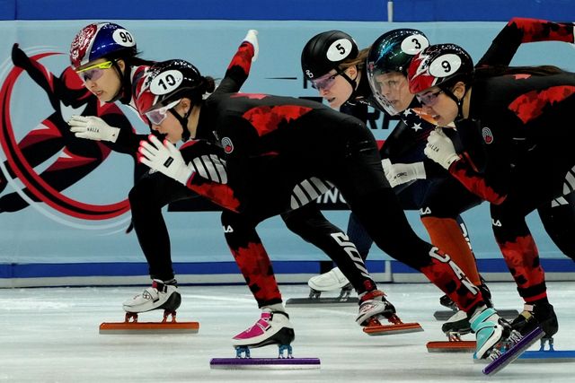 7일 오후 중국 베이징 캐피털 인도어 스타디움에서 열린 2024-2025 국제빙상경기연맹(ISU) 쇼트트랙 월드투어 3차대회 여자 1000m 결승, 최민정이 레이스를 펼치고 있다. AP 연합뉴스