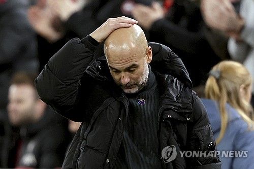 최근 맨체스터 시티 사령탑 과르디올라 감독과 페네르바체를 이끄는 무리뉴 감독 사이에서 신경전이 벌어졌다. 과르디올라 감독은 지난 4일 자신이 무리뉴 감독보다 프리미어리그에서 더 많이 우승했다고 말했고 무리뉴 감독은 맨시티가 재정 규정을 115건 위반해 소송 중이라는 사실을 거론하면서 과르디올라 감독을 저격했다. 연합뉴스