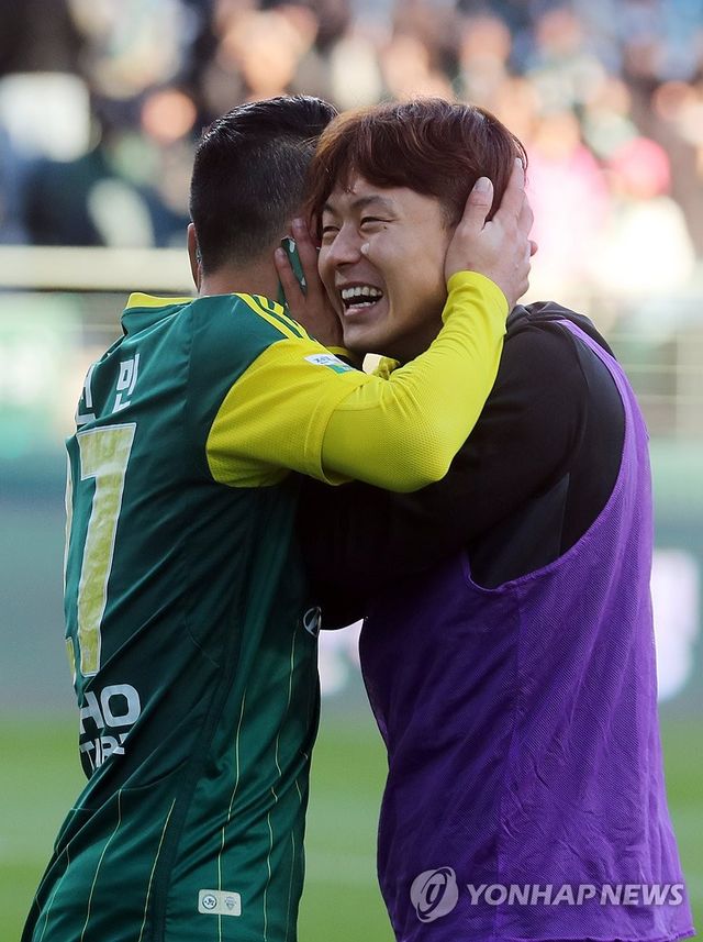 이승우가 8일 전주월드컵경기장에서 열린 전북현대와 서울이랜드의 '하나은행 K리그 2024' 승강 플레이오프 2차전에서 잔류를 확정 지은 뒤, 기쁨 대신 더 발전하겠다고 다짐했다.&nbsp;연합뉴스