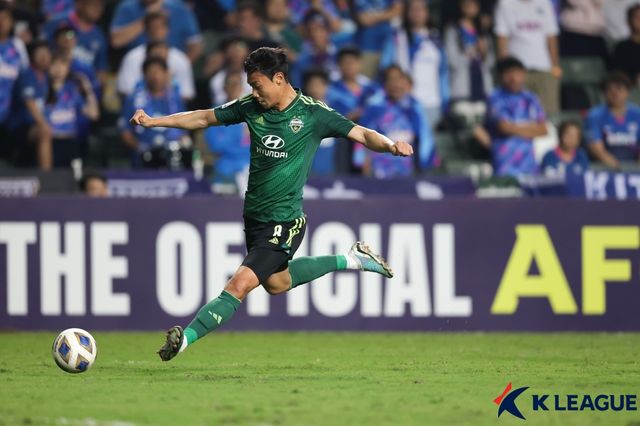 유럽 무대에서 뛰던 백승호는 자리를 잡지 못하자 K리그 복귀를 선택했다. 전북 현대에서 리그 수위급 미드필더로 올라서는 데 성공한 백승호는 이번 겨울 이적시장을 통해 유럽에 다시 진출했다. 사진 프로축구연맹