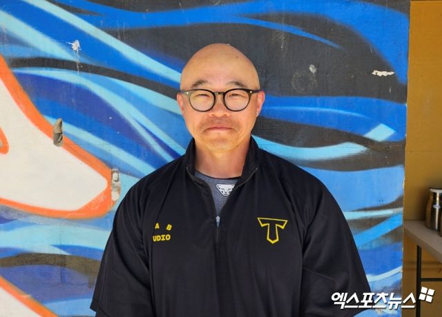 7일 호주 캔버라 나라분다 볼파크에서 진행된 KIA 타이거즈 스프링캠프, 박창민 컨디셔닝코치가 인터뷰에 임하고 있다. 캔버라, 유준상 기자