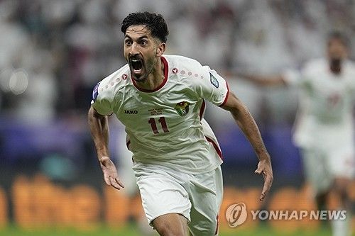 카타르가 11일 카타르 루사일 루사일 스타디움에서 열린 요르단과의 2023 아시아축구연맹 아시안컵 결승전에서 3 대 1로 승리해 우승을 차지했다. 지난 2019 아랍에미리트 아시안컵에서도 우승을 차지했던 카타르는 대회 2연패에 성공했다. 요르단 공격수 야잔 알나이마트가 후반 12분 동점골을 터트린 후 포효하고 있다. AP연합뉴스