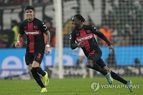 뮌헨은 11일 독일 레버쿠젠에 위치한 바이아레나에서 열린 바이엘 04 레버쿠젠과의 2023-24시즌 분데스리가 21라운드 원정 경기에서 0-3으로 완패했다. 뮌헨은 16승2무3패, 승점 50으로 2위, 레버쿠젠은 17승4무, 승점 55로 선두 자리를 지켰다. 우승을 위해 토트넘 홋스퍼를 떠났던 해리 케인은 뮌헨에서도 무관에 그칠 위기에 놓였다. 연합뉴스