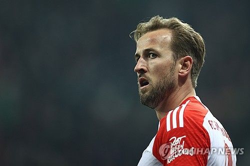 뮌헨은 11일 독일 레버쿠젠에 위치한 바이아레나에서 열린 바이엘 04 레버쿠젠과의 2023-24시즌 분데스리가 21라운드 원정 경기에서 0-3으로 완패했다. 뮌헨은 16승2무3패, 승점 50으로 2위, 레버쿠젠은 17승4무, 승점 55로 선두 자리를 지켰다. 우승을 위해 토트넘 홋스퍼를 떠났던 해리 케인은 뮌헨에서도 무관에 그칠 위기에 놓였다. 연합뉴스