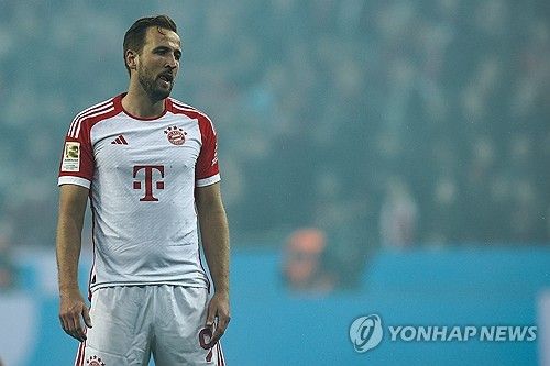 뮌헨은 11일 독일 레버쿠젠에 위치한 바이아레나에서 열린 바이엘 04 레버쿠젠과의 2023-24시즌 분데스리가 21라운드 원정 경기에서 0-3으로 완패했다. 뮌헨은 16승2무3패, 승점 50으로 2위, 레버쿠젠은 17승4무, 승점 55로 선두 자리를 지켰다. 우승을 위해 토트넘 홋스퍼를 떠났던 해리 케인은 뮌헨에서도 무관에 그칠 위기에 놓였다. 연합뉴스