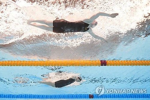 박수진은 15일 카타르 도하 어스파이어돔에서 열린 2024 세계수영선수권대회 여자 접영 200m 준결승에서 2분09초22를 기록해 16명 중 전체 7위를 하면서 결승행 티켓을 거머쥐었다. 생애 첫 세계선수권 접영 200m 결승 진출에 성공한 박수진은 오는 16일 오전 1시2분에 결승전을 가진다. 연합뉴스
