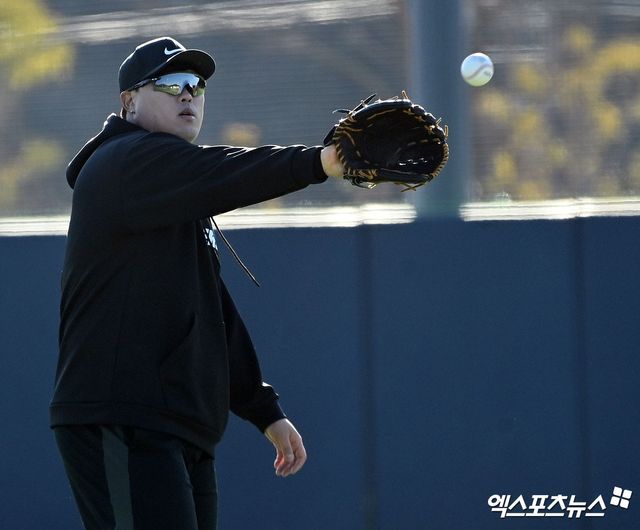 메이저리그 잔류에 어려움을 겪고 있는 류현진. 메이저리그 공식 홈페이지는 여전히 선발투수 류현진의 경쟁력을 높게 평가하고 있다. 사진 엑스포츠뉴스 DB