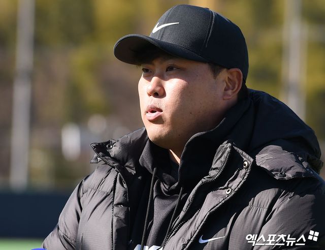 메이저리그 잔류에 어려움을 겪고 있는 류현진. 메이저리그 공식 홈페이지는 여전히 선발투수 류현진의 경쟁력을 높게 평가하고 있다. 사진 엑스포츠뉴스 DB