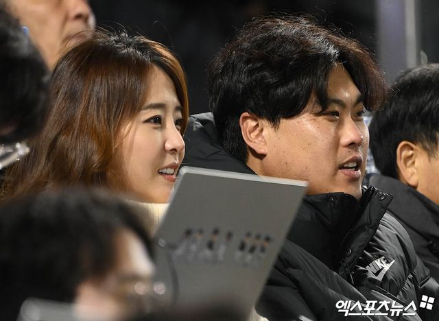 메이저리그 잔류에 어려움을 겪고 있는 류현진. 메이저리그 공식 홈페이지는 여전히 선발투수 류현진의 경쟁력을 높게 평가하고 있다. 사진 엑스포츠뉴스 DB