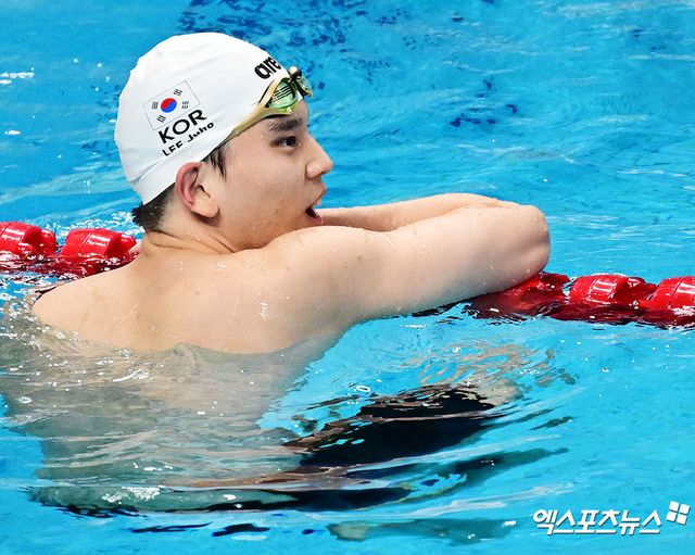 이주호가 16일 카타르 도하 어스파이어돔에서 열린 2024 도하 세계수영선수권 대회 남자 배영 200m 준결승에서 1분56초40을 기록해 16명 중 전체 3위를 차지해 결승 진출에 성공했다. 대한민국 수영 역사상 세계선수권 배영 종목에서 결승에 올라간 건 이주호가 처음이다. 이주호는 오는 17일 오전 1시59분 결승 무대에 선다. 엑스포츠뉴스DB