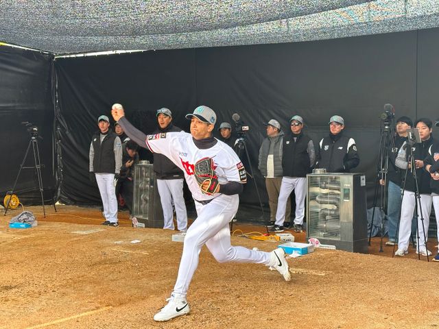 KT 위즈 선발투수 윌리엄 쿠에바스의 불펜 피칭 모습. KT 위즈 제공