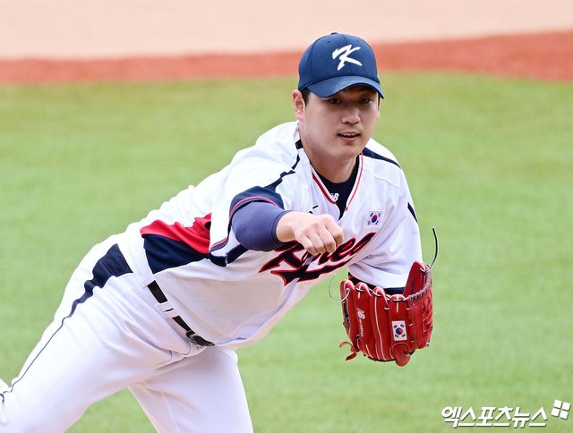 지난해 열린 2022 항저우 아시안게임 야구 국가대표팀에 선발돼 한국 야구의 4회 연속 금메달 획득에 힘을 보탰던 롯데 자이언츠 투수 나균안.