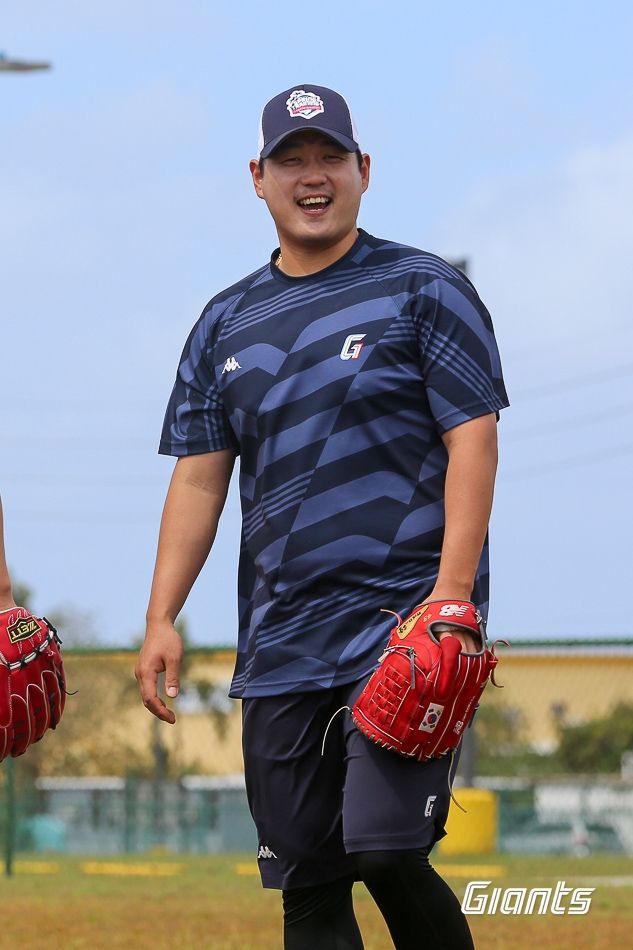 괌 데데도 스포츠 컴플렉스 야구장에서 진행 중인 롯데 자이언츠의 2024 1차 스프링캠프에서 강도 높은 훈련을 소화하고 있는 투수 나균안. 사진 롯데 자이언츠 제공