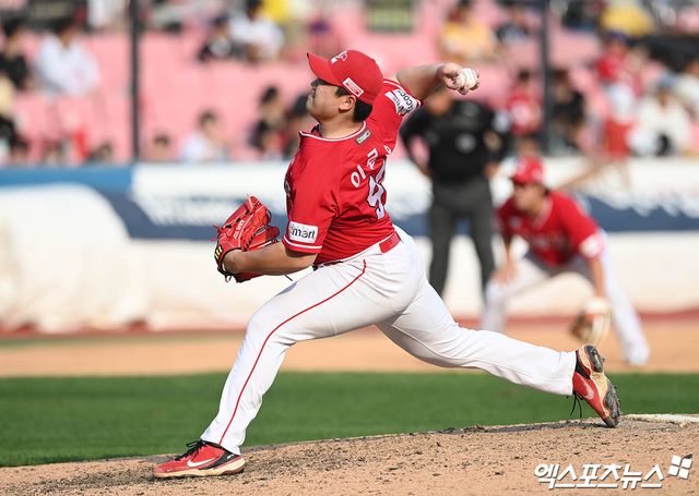 10일 오후 수원케이티위즈파크에서 열린 2023 신한은행 SOL KBO리그 SSG 랜더스와 KT 위즈의 경기, 8회말 SSG 이로운이 역투하고 있다. 엑스포츠뉴스 DB