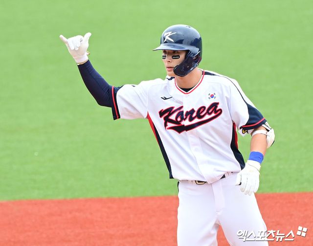 지난해 10월 항저우 아시안게임에서 맹타를 휘두르고 한국 야구 4회 연속 금메달 획득에 기여했던 롯데 자이언츠 윤동희. 엑스포츠뉴스 DB