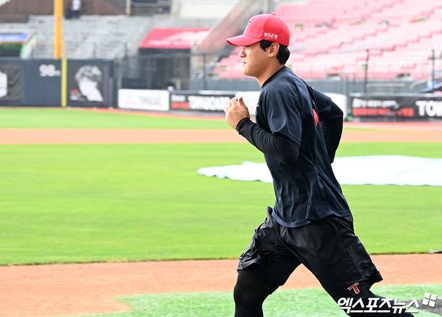 22일 오후 수원KT위즈파크에서 열리는 2023 신한은행 SOL KBO리그 KIA 타이거즈와 KT 위즈의 경기, KIA 김도영이 훈련에 임하고 있다. 엑스포츠뉴스 DB