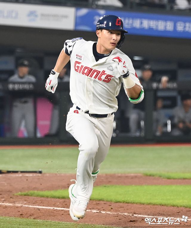 2023 시즌 타율 0.287 111안타 2홈런 41타점 3도루 OPS 0.687의 성적을 기록한 롯데 자이언츠 외야수 윤동희. 엑스포츠뉴스 DB