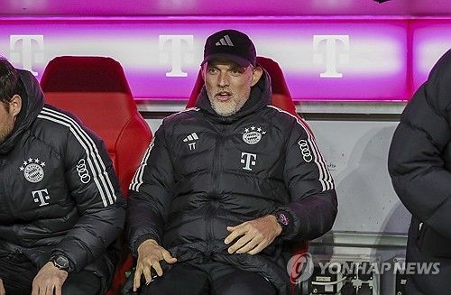  바이에른 뮌헨은 21일 구단 공식 홈페이지를 통해 2025년 6월 30일까지 계약돼 있던 토마스 투헬 감독과 2024년 6월 30일에 계약이 종료하기로 상호 합의했다고 발표했다. 지난해 3월 뮌헨 지휘봉을 잡은 투헬 감독은 최근 모든 대회에서 3연패 수렁에 빠지면서 끝내 계약 기간을 모두 채우는데 실패했다. 전화통화까지 하며 김민재를 뮌헨으로 데려 온 투헬 감독이 이번 시즌을 끝으로 떠나게 되면서 김민재는 올 여름 첫 번째 고비와 마주하게 됐다. 연합뉴스