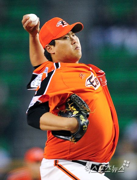 한화 이글스가 2월 22일 류현진과 계약기간 8년, 총액 170억 원의 계약을 발표했다. 류현진은 12년 만에 KBO리그로 복귀한다. 사진 엑스포츠뉴스 DB
