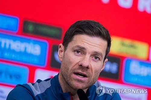 글로벌 이적시장 전문 사이트 트랜스퍼마켓이 23일 사비 알론소 부임 시 바이에른 뮌헨 베스트 11을 예상했다. 현 뮌헨 감독 토마스 투헬은 2024년 6월 30일 클럽을 떠난다. 많은 이들이 투헬 후임으로 바이엘 레버쿠젠 사령탑 알론소를 원하고 있으며, 알론소가 부임해도 김민재는 주전 멤버로 낙점받을 것으로 예상됐다. 연합뉴스