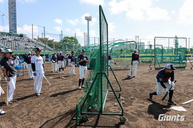 KBO리그 롯데 자이언츠와 일본프로야구 지바 롯데 마린스가 17년 만에 교류전을 치른다. 롯데 자이언츠 제공