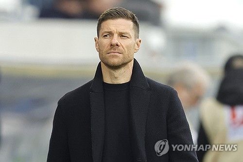 글로벌 이적시장 전문 사이트 트랜스퍼마켓이 23일 사비 알론소 부임 시 바이에른 뮌헨 베스트 11을 예상했다. 현 뮌헨 감독 토마스 투헬은 2024년 6월 30일 클럽을 떠난다. 많은 이들이 투헬 후임으로 바이엘 레버쿠젠 사령탑 알론소를 원하고 있으며, 알론소가 부임해도 김민재는 주전 멤버로 낙점받을 것으로 예상됐다. 연합뉴스