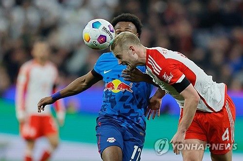 바이에른 뮌헨이 25일 독일 뮌헨 알리안츠 아레나에서 열린 RB라이프치히와의 독일 분데스리가 23라운드 홈경기에서 해리 케인의 멀티골에 힘입어 승리를 거두며 3연패 탈출에 성공했다. 이날 뮌헨 핵심 센터배 김민재는 체력 관리 차원에서 벤치 명단에 포함돼 후반 36분 교체로 들어와 짧은 시간을 소화했다. 연합뉴스