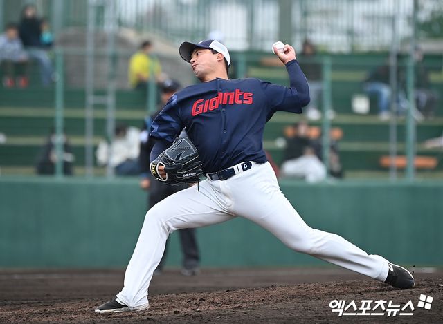 롯데 자이언츠 베테랑 좌완 임준섭이 25일 일본 오키나와 이토만의 니시자키 야구장에서 열린 지바롯데와의 교류전에서 1이닝 1탈삼진 무실점으로 호투했다. 사진 고아라 기자