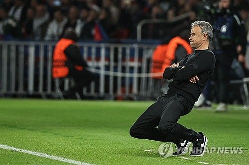 2023 아시아축구연맹 아시안컵을 마치고 소속팀 파리 생제르맹으로 복귀한 이강인이 2경기 연속 혹평을 받으며 주전 경쟁에 빨간불이 켜졌다. 연합뉴스