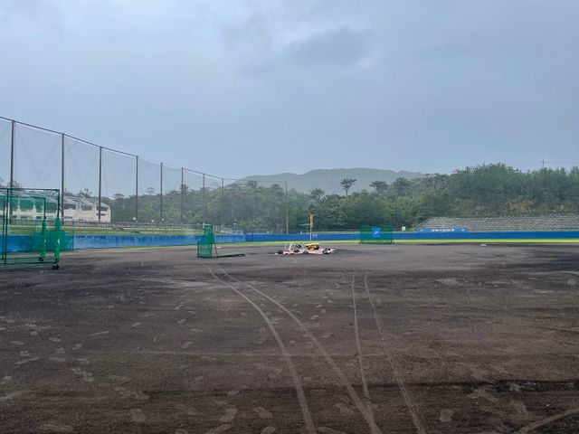 26일 삼성 라이온즈와 한화 이글스의 연습경기가 예정된 일본 오키나와 아카마 구장에 오전부터 비가 내리고 있다. 오키나와(일본), 최원영 기자