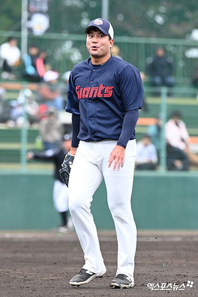 롯데 자이언츠 베테랑 좌완 임준섭이 25일 일본 오키나와 이토만의 니시자키 야구장에서 열린 지바롯데와의 교류전에서 1이닝 1탈삼진 무실점으로 호투했다. 사진 고아라 기자