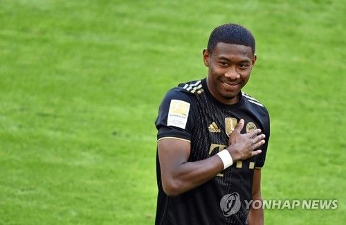 디 아슬레틱은 27일 알폰소 데이비스가 레알 마드리드와 2024년 혹은 2025년 여름에 합류하는 방안을 두고 구두 합의를 마쳤다고 전했다. 바이에른 뮌헨 핵심 선수인 데이비스는 이적을 추진하면서 김민재와 1년 만에 이별할 가능성이 높아졌다. 연합뉴스