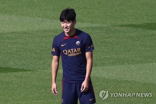 2023 아시아축구연맹 아시안컵을 마치고 소속팀 파리 생제르맹으로 복귀한 이강인이 2경기 연속 혹평을 받으며 주전 경쟁에 빨간불이 켜졌다. 연합뉴스