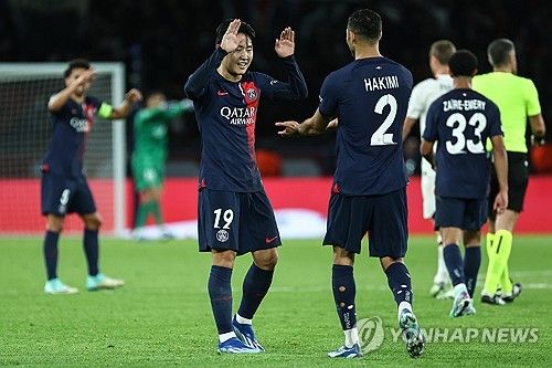 2023 아시아축구연맹 아시안컵을 마치고 소속팀 파리 생제르맹으로 복귀한 이강인이 2경기 연속 혹평을 받으며 주전 경쟁에 빨간불이 켜졌다. 연합뉴스