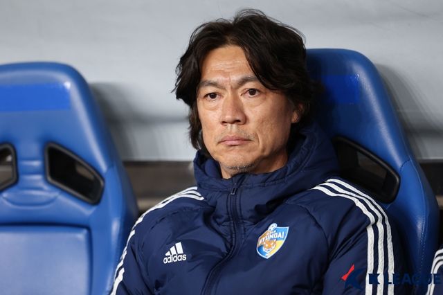 차기 대한민국 축구 국가대표팀 감독 후보 1순위로 지목됐던 홍명보 울산HD 감독이 어려운 시간을 보냈다고 말했다. 홍 감독이 26일 서울 소공로 더플라자 호텔에서 하나은행 K리그 20224 개막 미디어데이에 참석해 축구대표팀과 관련돼 입장을 밝혔다. 한국프로축구연맹