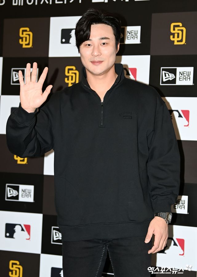 미국 메이저리그 샌디에이고 파드리스의 김하성이 시범경기 3경기 연속 멀티 출루를 기록했다. 김하성은 올 시즌 종료 후 FA 자격을 취득한다. 미국 언론에서는 1700억원 이상의 초대형 대박 계약이 가능할 것으로 내다보고 있다. 사진 엑스포츠뉴스 DB