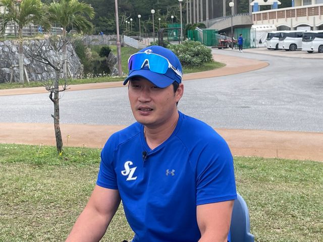 삼성 라이온즈 우완 마무리투수 오승환이 27일 일본 오키나와 아카마 구장에서 인터뷰하고 있다. 오키나와(일본), 최원영 기자