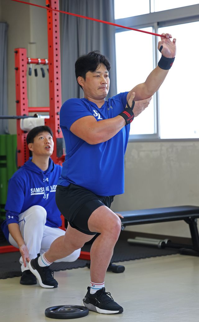 삼성 라이온즈 우완 마무리투수 오승환이 일본 오키나와 아카마 구장에서 훈련하고 있다. 삼성 라이온즈 제공