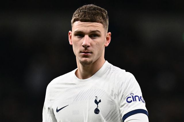 사우디아라비아의 줄기찬 관심에도 손흥민은 오직 토트넘 홋스퍼만 생각하고 있다. 27일 영국 풋볼인사이더에 따르면 토트넘도 손흥민과 재게약을 준비 중인 것으로 전해졌다. 연합뉴스