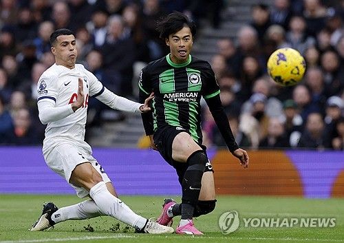 로베르토 데 제르비 브라이턴 감독이 27일(한국시간) 울버햄프턴과의 2023-2024시즌 잉글랜드 에미레이츠 FA컵 16강전을 앞두고 미토마가 부상으로 시즌 아웃됐다고 밝혔다.&nbsp;연합뉴스